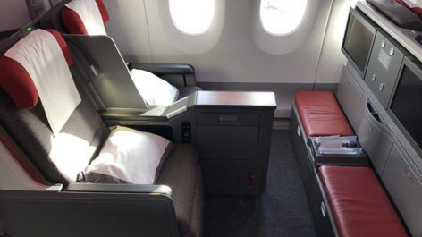 Classe Executiva da LATAM no A350 - Abu Dhabi p/ Doha (operado pela Qatar Airways)