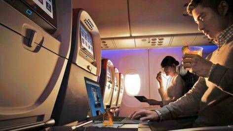 Portadores dos cartões ELO tem acesso gratuito à internet a bordo de mais de 20 cias aéreas internacionais
