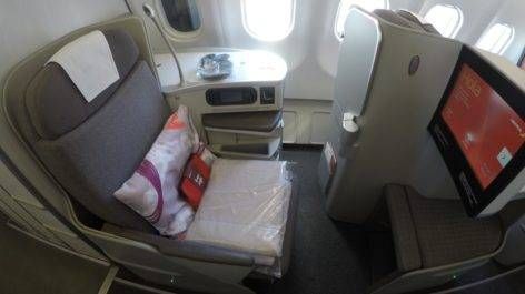 Passagem em classe executiva para Europa por R$4.250 ida e volta na promoção do Esfera e Netshoes