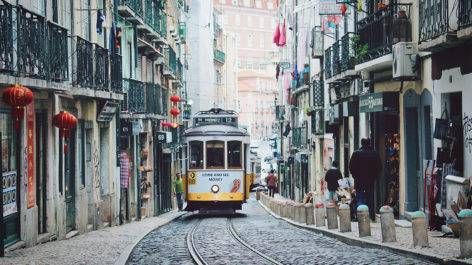 Passagens para Portugal a partir de R$1.334 ida e volta em econômica