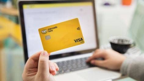 Mercado Livre e Itaú Unibanco lançam cartão de crédito Visa internacional sem anuidade e com cashback