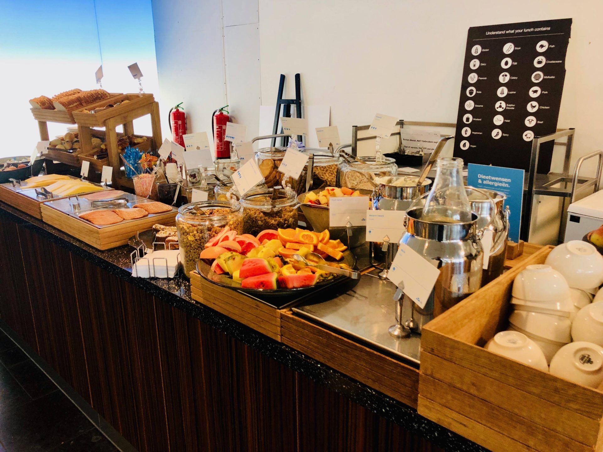 KLM Crown Lounge buffet