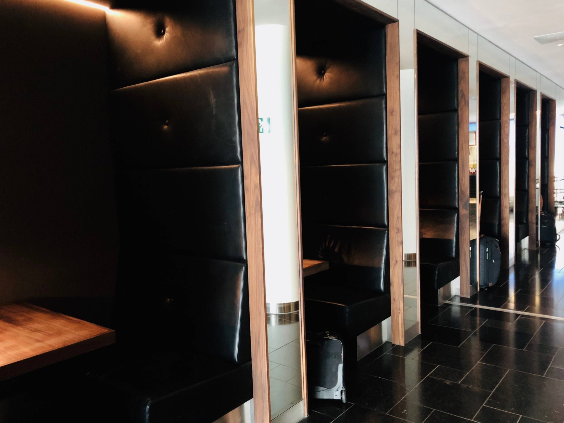 KLM Crown Lounge Work Station