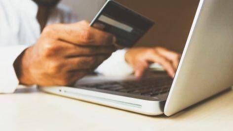 Qual cartão de crédito pedir aproveitando a promoção de anuidade grátis do Bradesco?