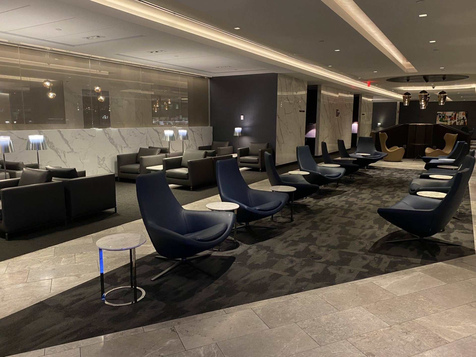 United Polaris Lounge Newark poltronas