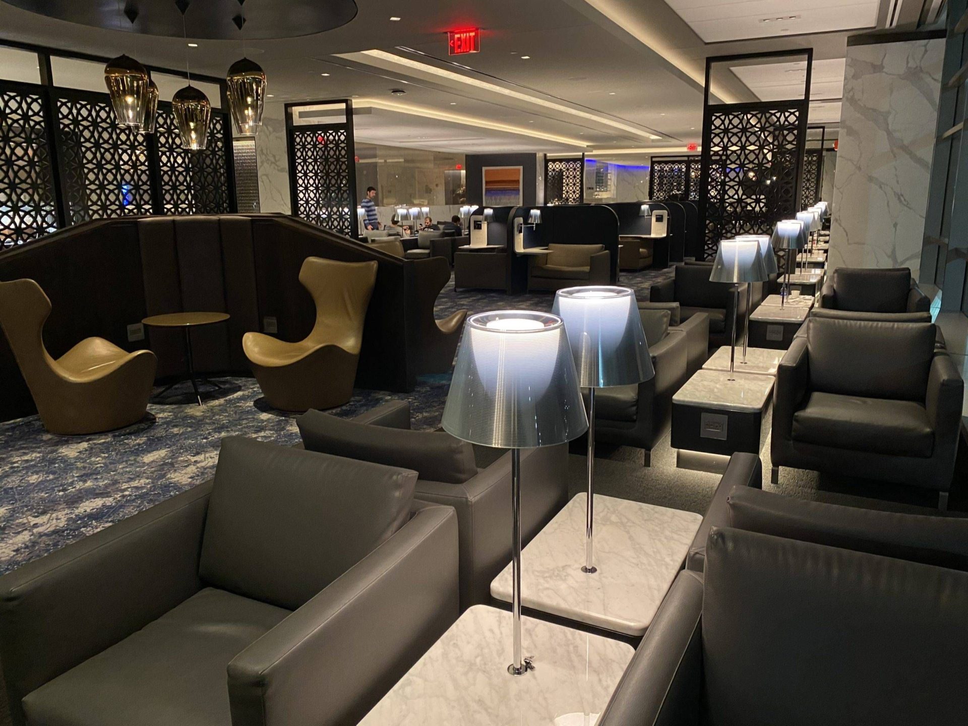 United Polaris Lounge Newark assentos