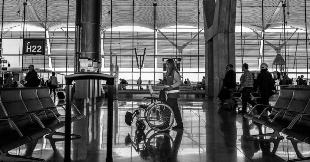 cadeira de rodas acessibilidade em aeroportos