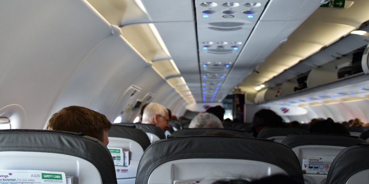 foto interna cabine avião