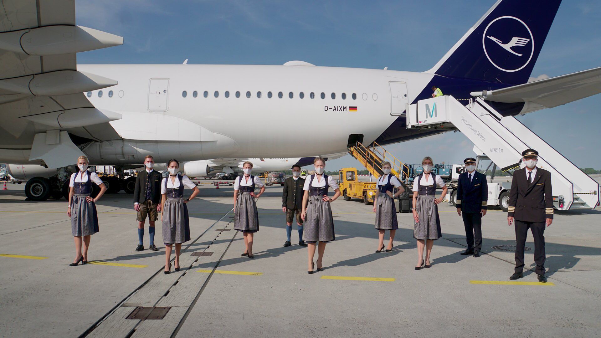 Lufthansa Trachtencrew