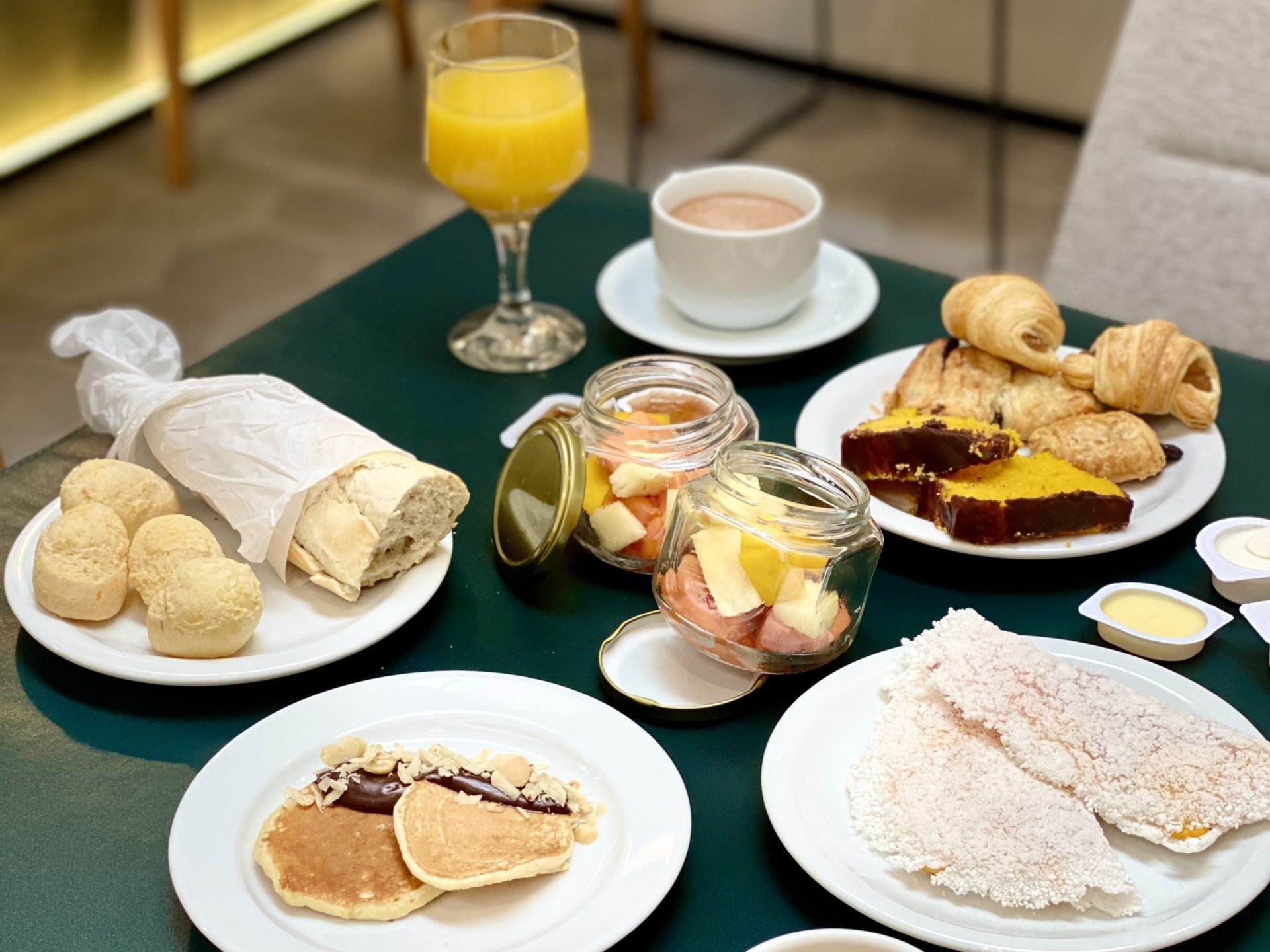 café da manhã no Grand Mercure sp Itaim Bibi