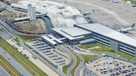 Aeroporto de Belo Horizonte adota sistema eletrônico de checagem de passaportes para agilizar o controle migratório
