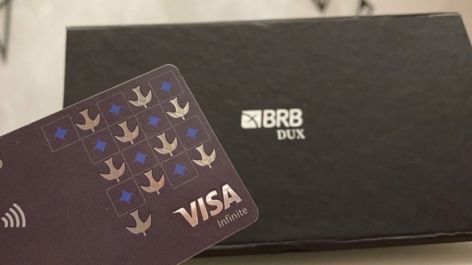 Kit de boas vindas do BRB DUX - cartão que oferece Priority Pass, LoungeKey e até 5 pontos por dólar gasto