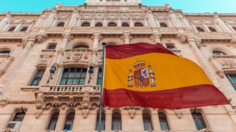 Livelo oferece 40% de pointsback em passagens, hospedagens e aluguel de carros em Portugal ou Espanha
