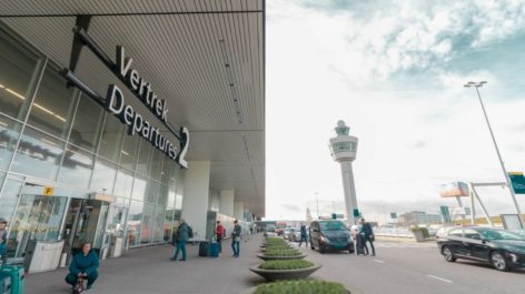 Aeroporto de Amsterdã proíbe a entrada de passageiros antes de 4 horas do embarque