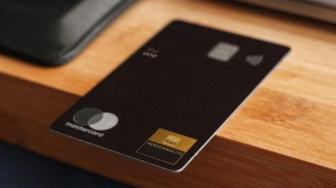 Cartão The One passa a oferecer pontuação promocional e acesso às salas VIP para acompanhantes