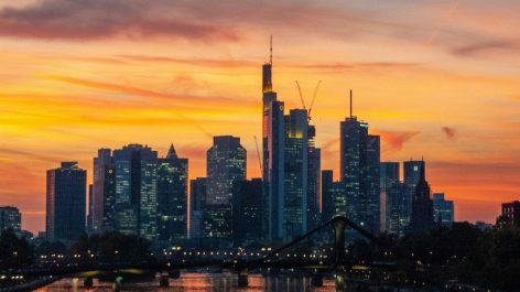 Planejando a próxima viagem? Veja sugestões de resgate para Frankfurt, Santiago, Orlando e Doha