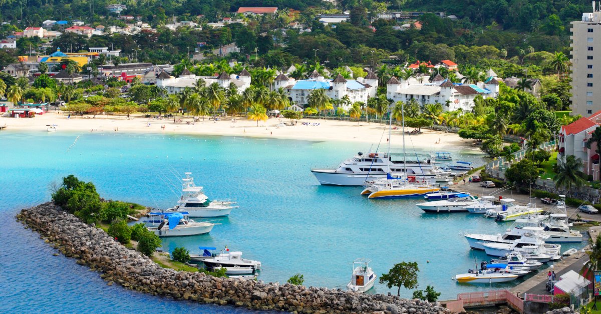 Jamaica a partir de R$ 979 ou 40 mil milhas LATAM Pass + taxas por trecho