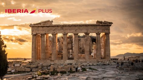 Voe para Atenas na Premium Economy por R$ 2.079 + taxas com Iberia Plus