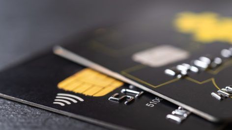Cartão Black com acesso a sala VIP e sem anuidade! Banco oferece 2 anos de isenção na solicitação de novos cartões