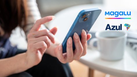 Compre um iPhone 16 e ganhe pontos Azul suficientes pra emitir uma vigem para o Uruguai