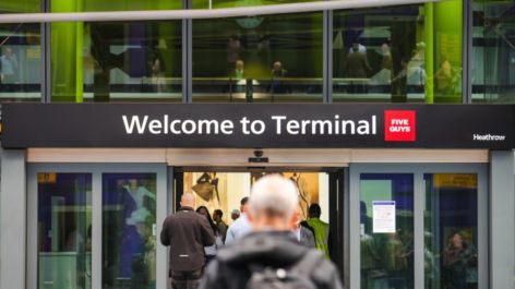 Five Guys vai abrir sua primeira unidade em um aeroporto da Europa