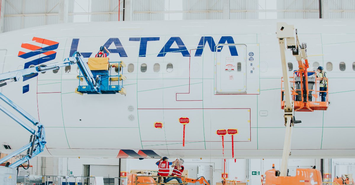 LATAM Inova com Tecnologia AeroSHARK para Reduzir Consumo de Combustível em Voos LATAM Inova com Tecnologia AeroSHARK para Reduzir Consumo de Combustível em Voos