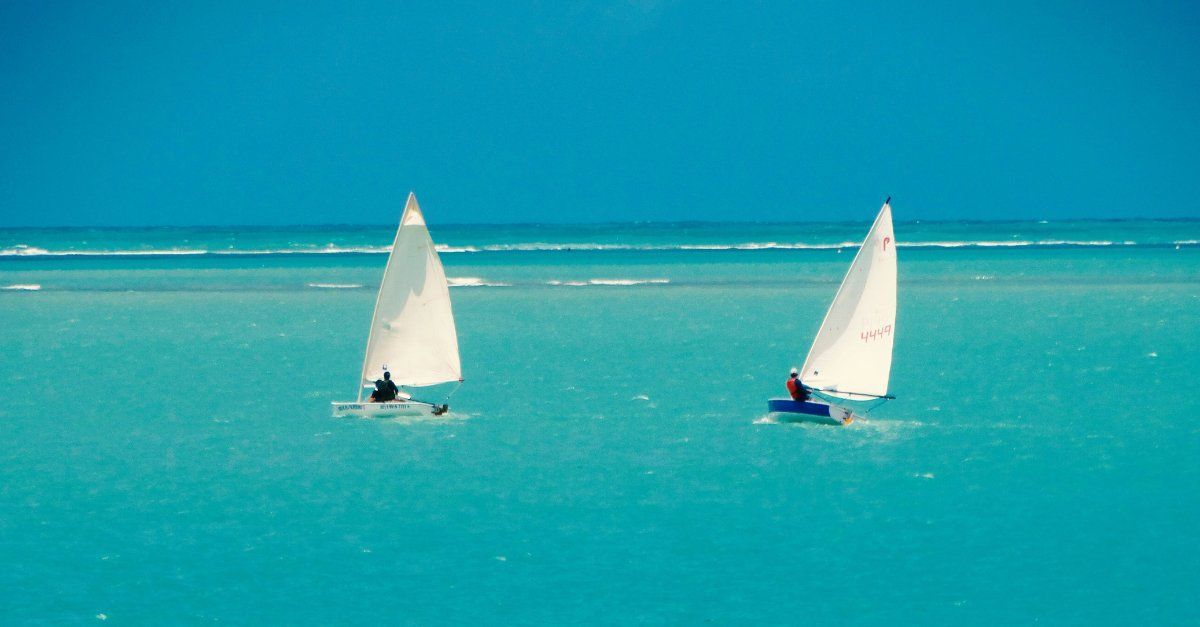 mar azul em maceió