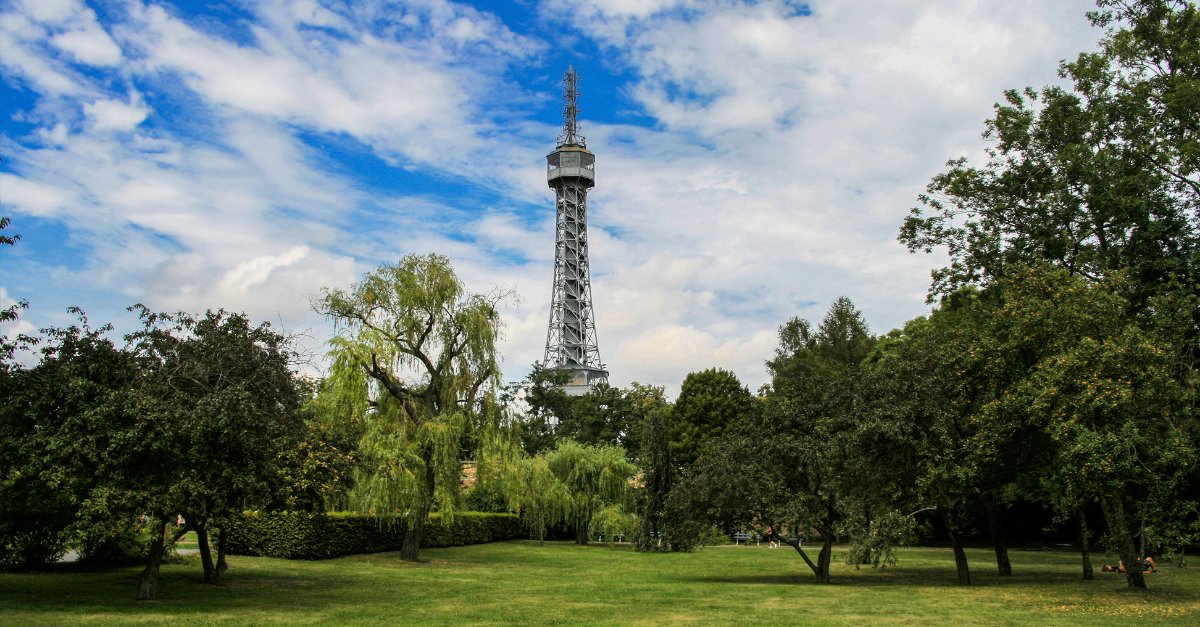 colina de petrin em praga