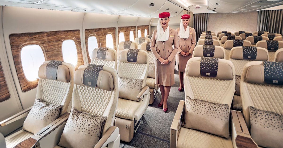 Emirates passa a permitir upgrade para Premium Economy usando milhas Skywards