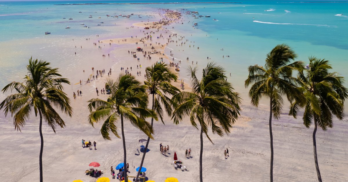 Alagoas lidera gastos de turistas no Brasil em 2024, aponta IBGE